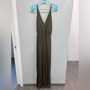 Lulus green maxi dress. Cute back with straps